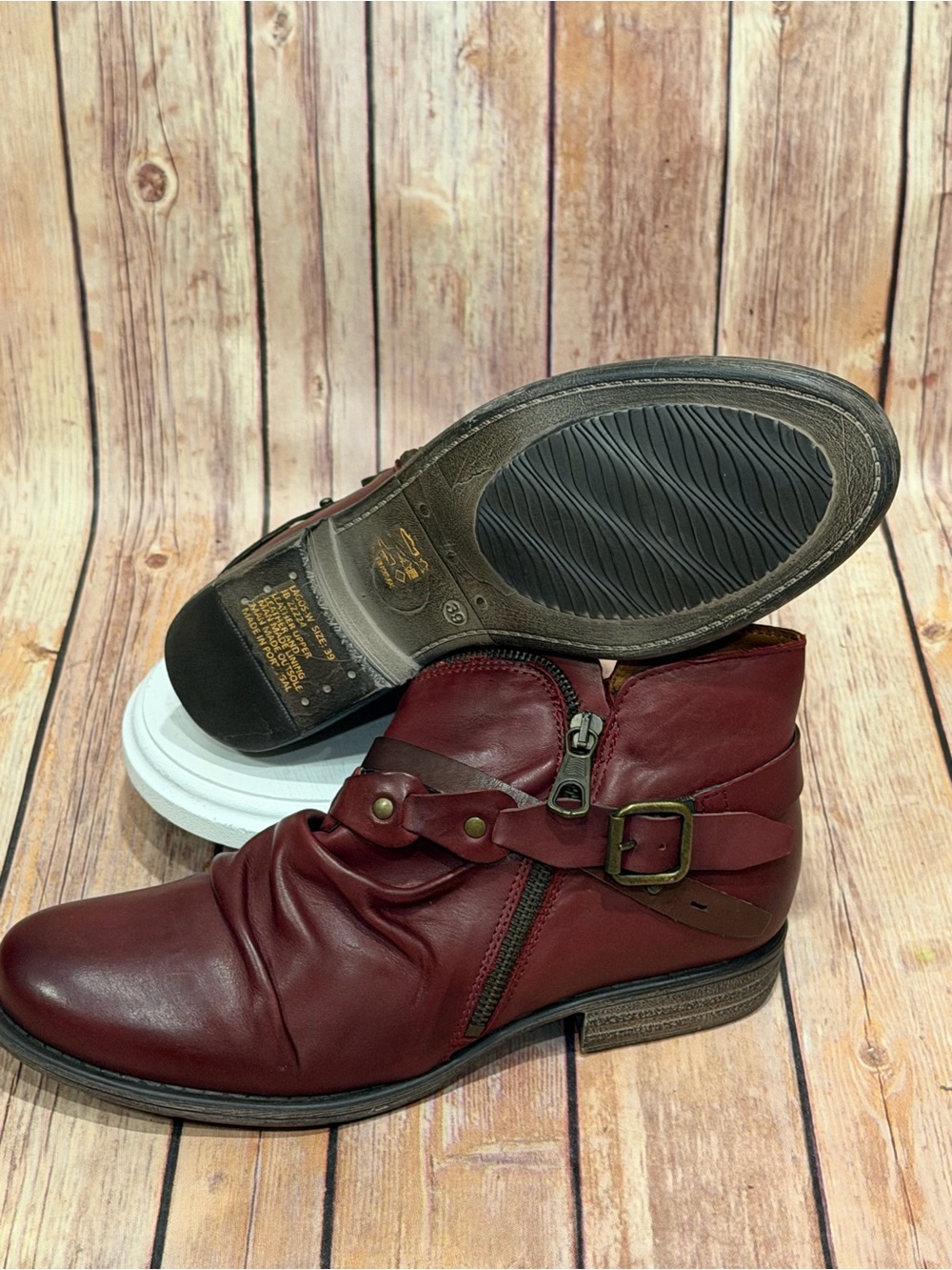 ✨NWT✨Miz Mooz Burgundy Leather Bootie - Size 39